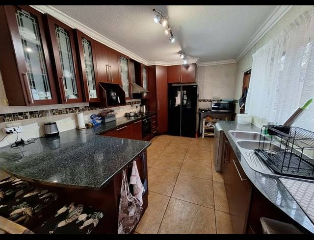 4 BEDROOM HOUSE FOR SALE IN VANDERBIJLPARK SE 8